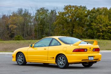 The iconic Acura Integra Type R, introduced in 1997, featured a hand-built 1.8-liter DOHC VTEC® engine (B18C), 6-speed manual transmission, helical limited-slip differential and upgraded suspension and brakes.